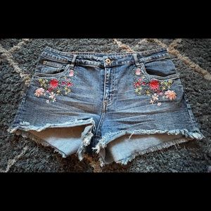 Embroidered H&M denim shorts